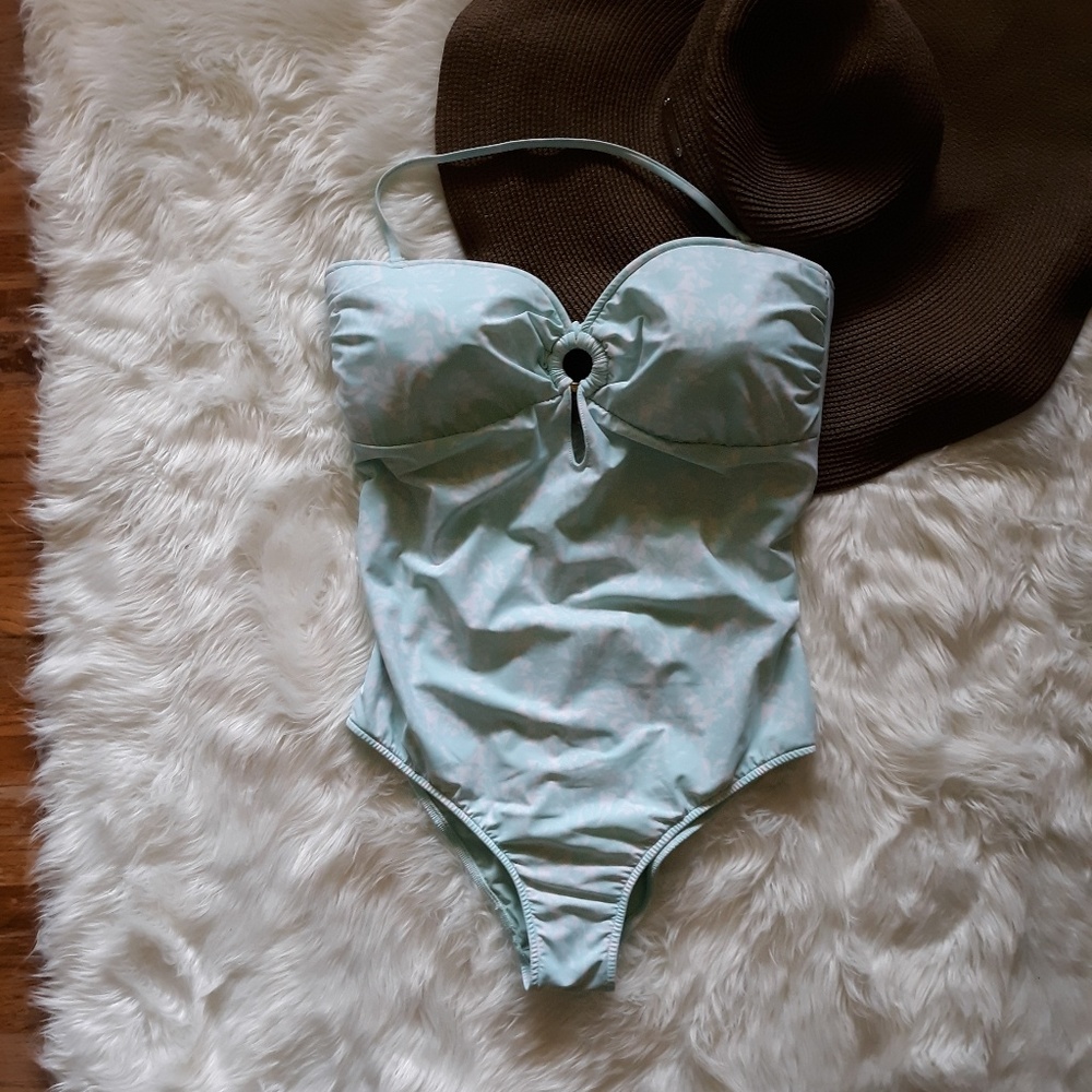 Vineyard vines one piece